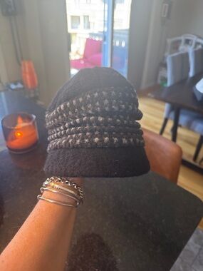 Womens Black Knit Band Wool Cloche Hat